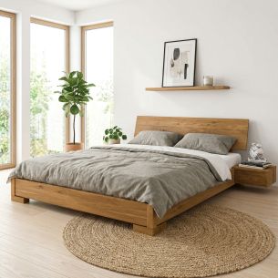 Lit avec tête de lit intégrée en chêne massif clair dans une chambre lumineuse et épurée