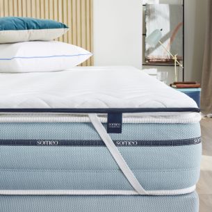 Vue de profil du surmatelas montrant son maintien et son épaisseur uniforme