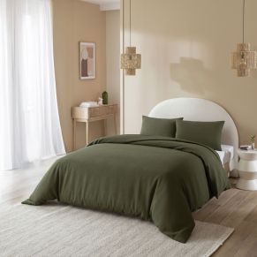 Parure de lit flanelle Terre de Nuit kaki sur un lit double dans une chambre cosy